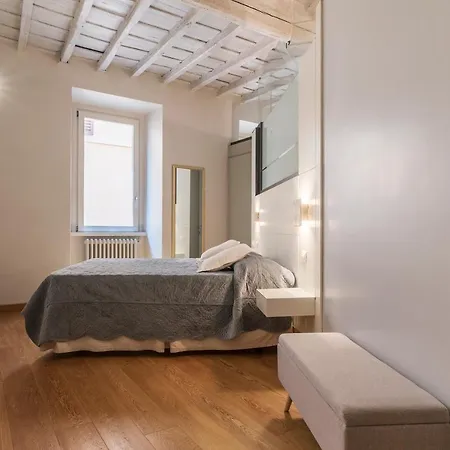 Piazza Navona Elegant Apartment Rome