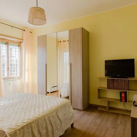 Le Rondini Apartment, 5 Persone, 2 Balconi, Policlinico Tor Vergata E Casilino Appartement