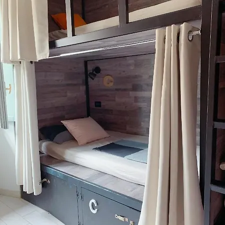 V House Homestay Rome