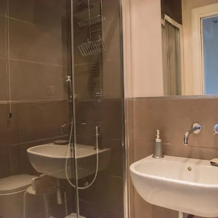 Beautiful And Spacious Next To Termini 10 Minutes From Coliseum Rome