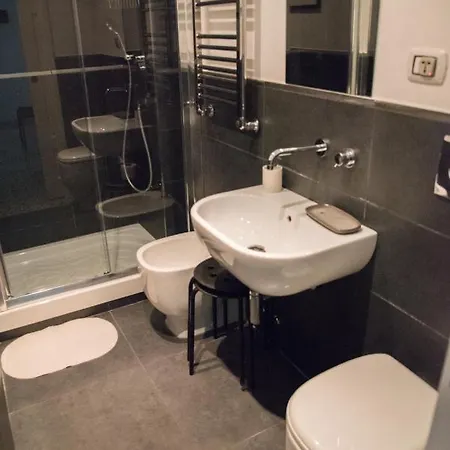 Beautiful And Spacious Next To Termini 10 Minutes From Coliseum *