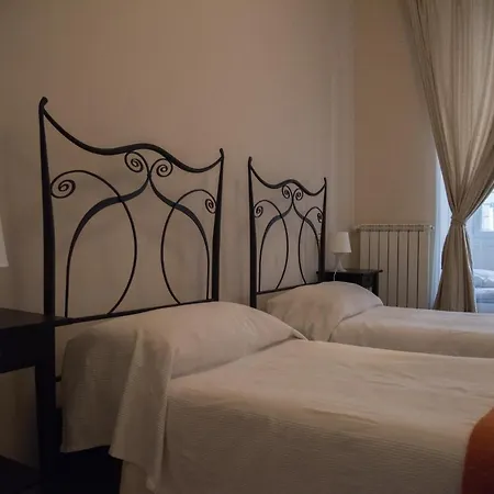 Beautiful And Spacious Next To Termini 10 Minutes From Coliseum