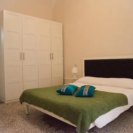 Beautiful And Spacious Next To Termini 10 Minutes From Coliseum Apartment Rome