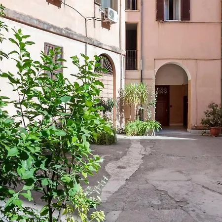 Apartment Vlad House, Close The Colosseum Rome