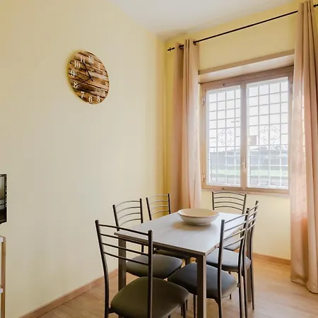 Appartement Le Rondini Apartment, 5 Persone, 2 Balconi, Policlinico Tor Vergata E Casilino