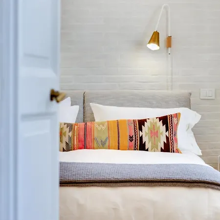 Beautiful Designer Flat Close To Pantheon Apartment