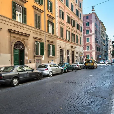 Beautiful And Spacious Next To Termini 10 Minutes From Coliseum Apartment *