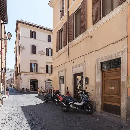 Luxurious Heart Of Trastevere Apartment