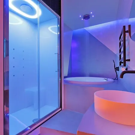 Luxury Apartment *
