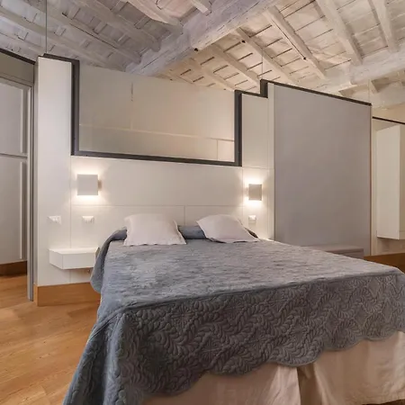 Piazza Navona Elegant Apartment *