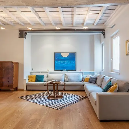 Piazza Navona Elegant Apartment Rome