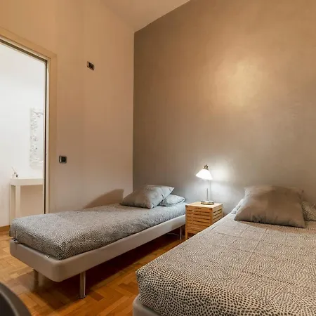 Piazza San Cosimato & Trastevere * Rome