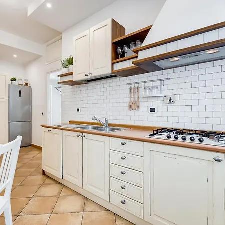Bmga L Incredible 3bdr With Balcony In Center Apartment *