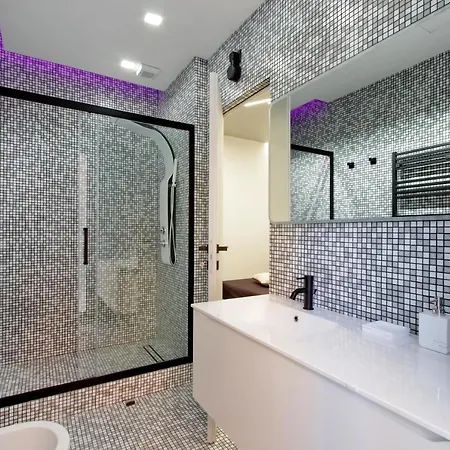 Luxury Apartment *