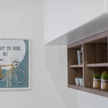 Walking Distance From San Pietro Apartment *