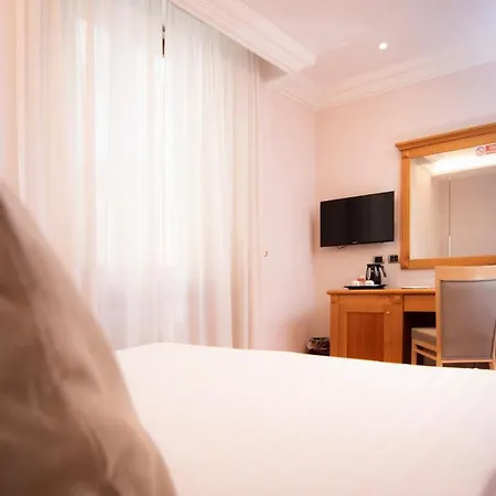 Vibe Nazionale Hotel 3*