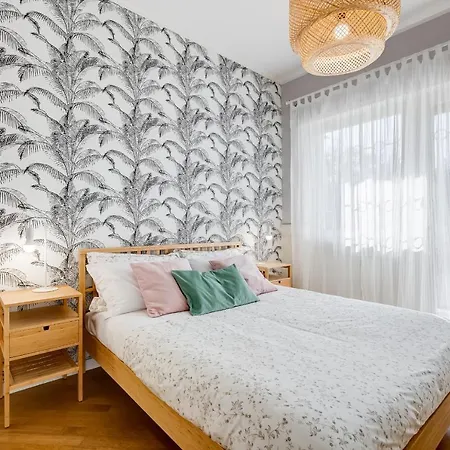 Bmga L Incredible 3bdr With Balcony In Center Apartment