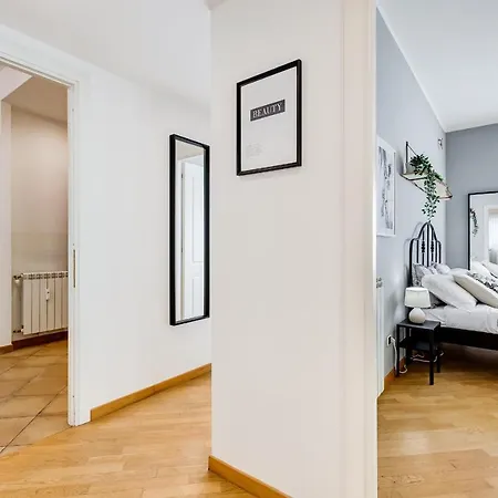 Bmga L Incredible 3bdr With Balcony In Center