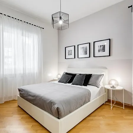 Bmga L Incredible 3bdr With Balcony In Center Apartment *