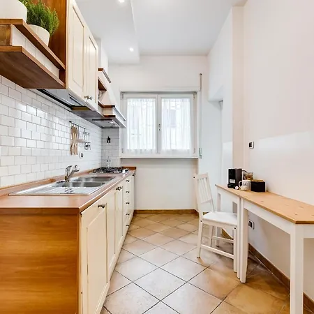 Bmga L Incredible 3bdr With Balcony In Center Apartment *