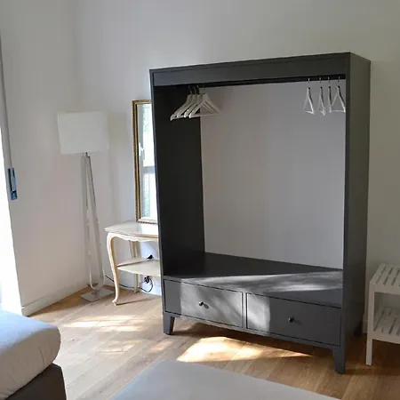 Modern, Spacious And Bright In Appartement