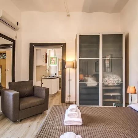 Lovely With Balcony In Campo De' Fiori Appartement *