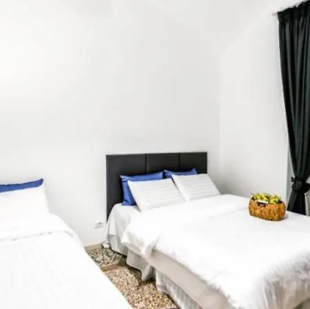 Pinocchio Guest house