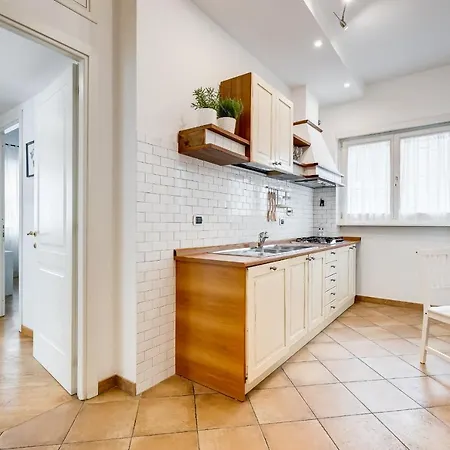 Bmga L Incredible 3bdr With Balcony In Center Apartment
