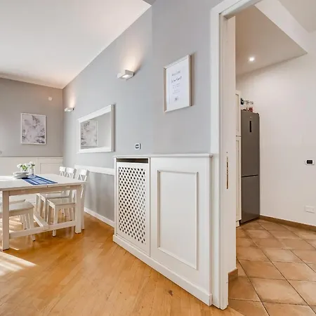 Bmga L Incredible 3bdr With Balcony In Center Apartment