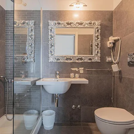 Residenza Castrense 2* Řím