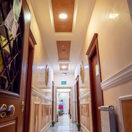 Hotel Caesar 2*