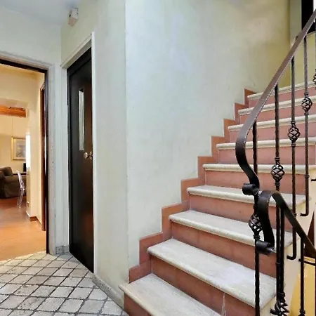 Trevi Halldis Apartment *