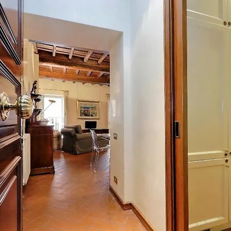 Trevi Halldis Apartment