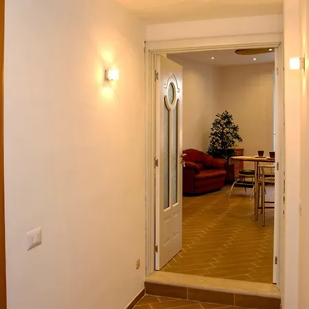 Miclad Colosseum Guest House