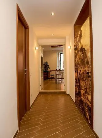 Miclad Colosseum Guest House 3*