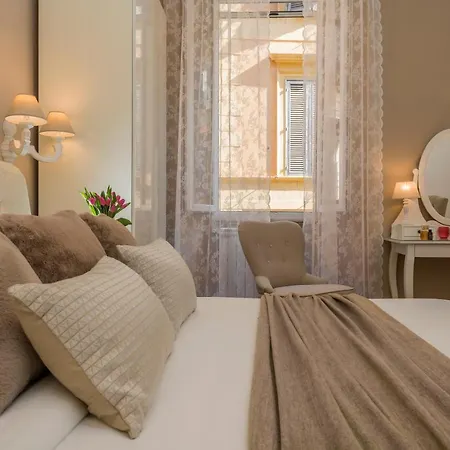Lovely New Home, Fontana Di Trevi Apartment Rome
