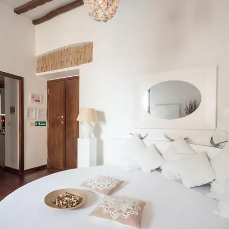Ghetto Campo Dei Fiori Luxury White Apartment