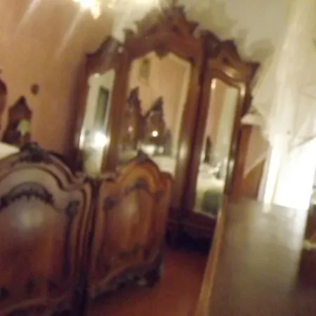 La Vie Est Belle Apartment *
