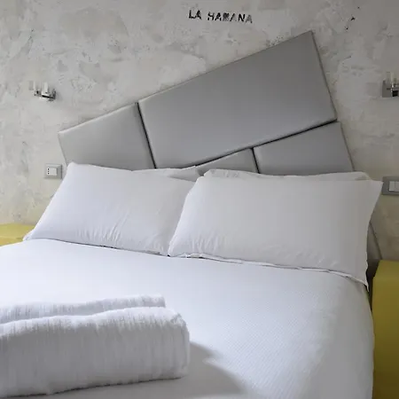 Habana's Design Bed & Breakfast *