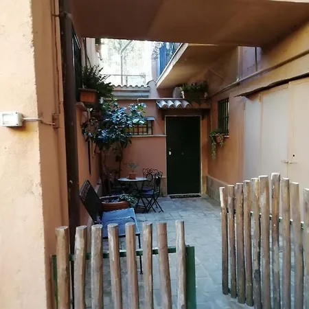 Lovely With Garden In Vatican Museums Trastevere Apartment Rome
