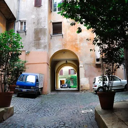 Relais Palazzo Taverna 3*