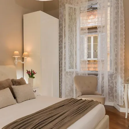 Lovely New Home, Fontana Di Trevi *