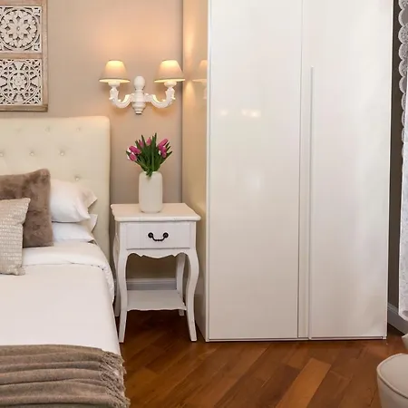 Lovely New Home, Fontana Di Trevi Apartment *