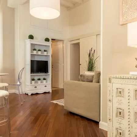 Lovely New Home, Fontana Di Trevi Apartment