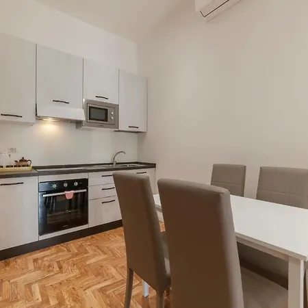 Rione Prati Elegant With Balcony Apartment