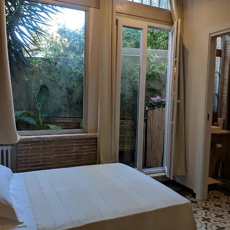 Palm Gallery Garden House Hotel