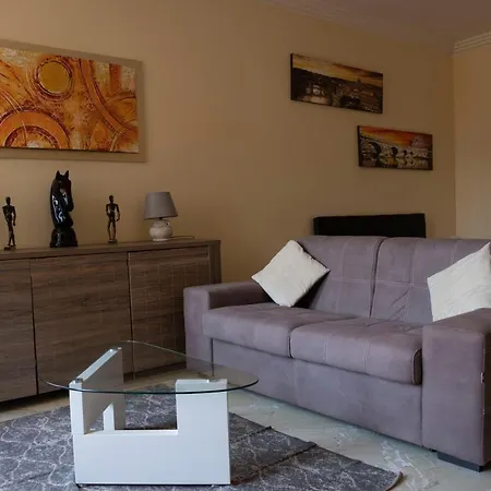 Tritone Apartment *
