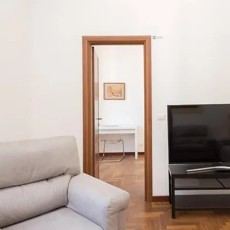 Popolo Elegant Two Bedroom Apartment Rome