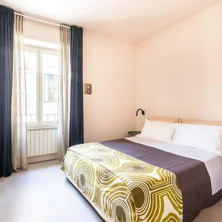 Appartamento FilippoNeri 112, via dei Banchi Vecchi *