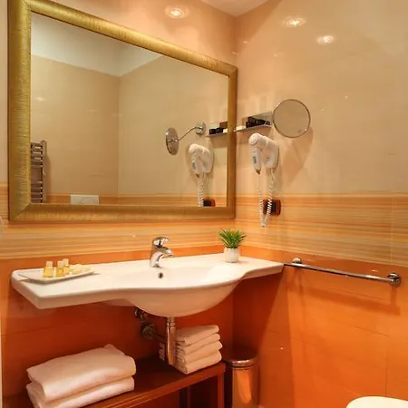 Serena Srl מלון 3*